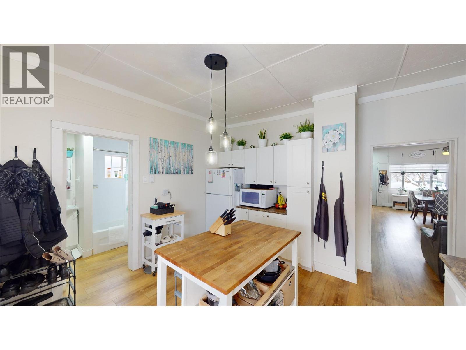 225 3Rd Avenue S, Cranbrook, BC - Indoor