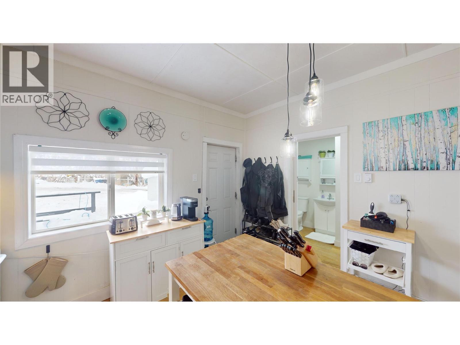 225 3Rd Avenue S, Cranbrook, BC - Indoor