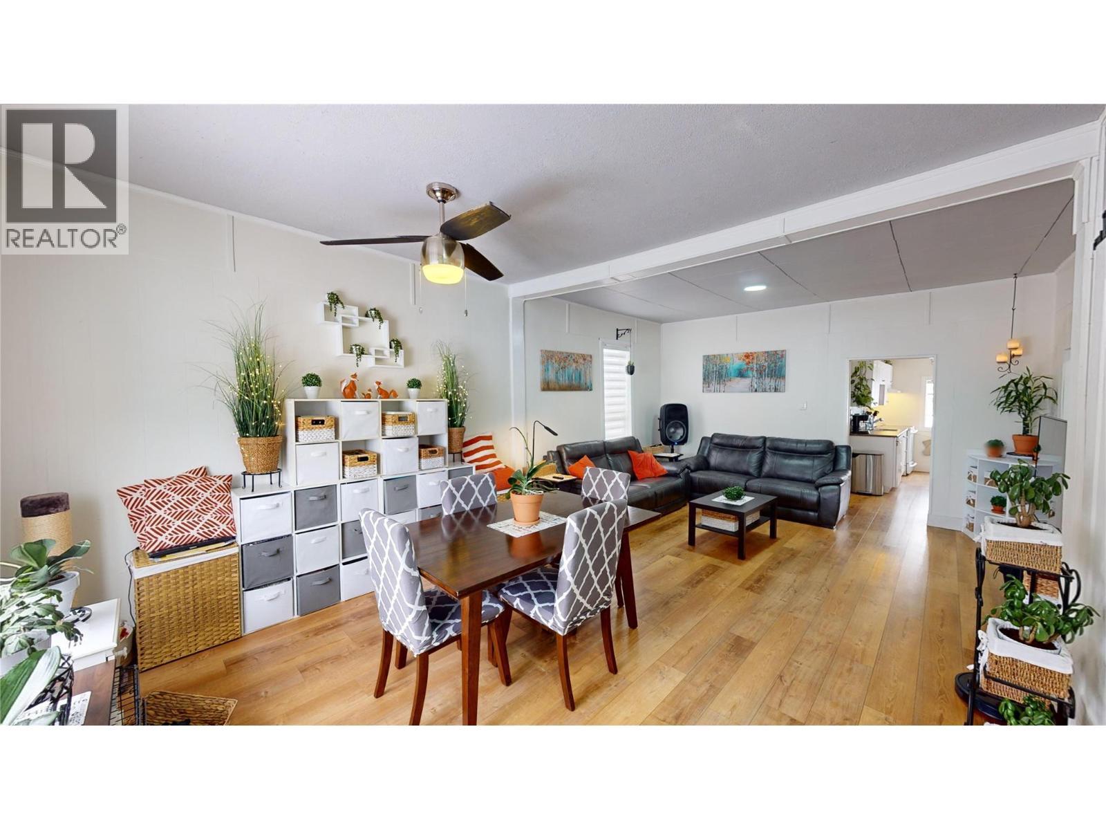 225 3Rd Avenue S, Cranbrook, BC - Indoor Photo Showing Dining Room