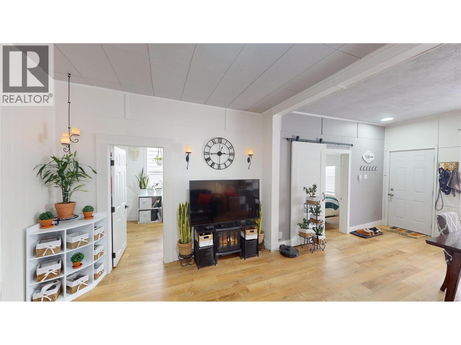 225 3Rd Avenue S, Cranbrook, BC - Indoor