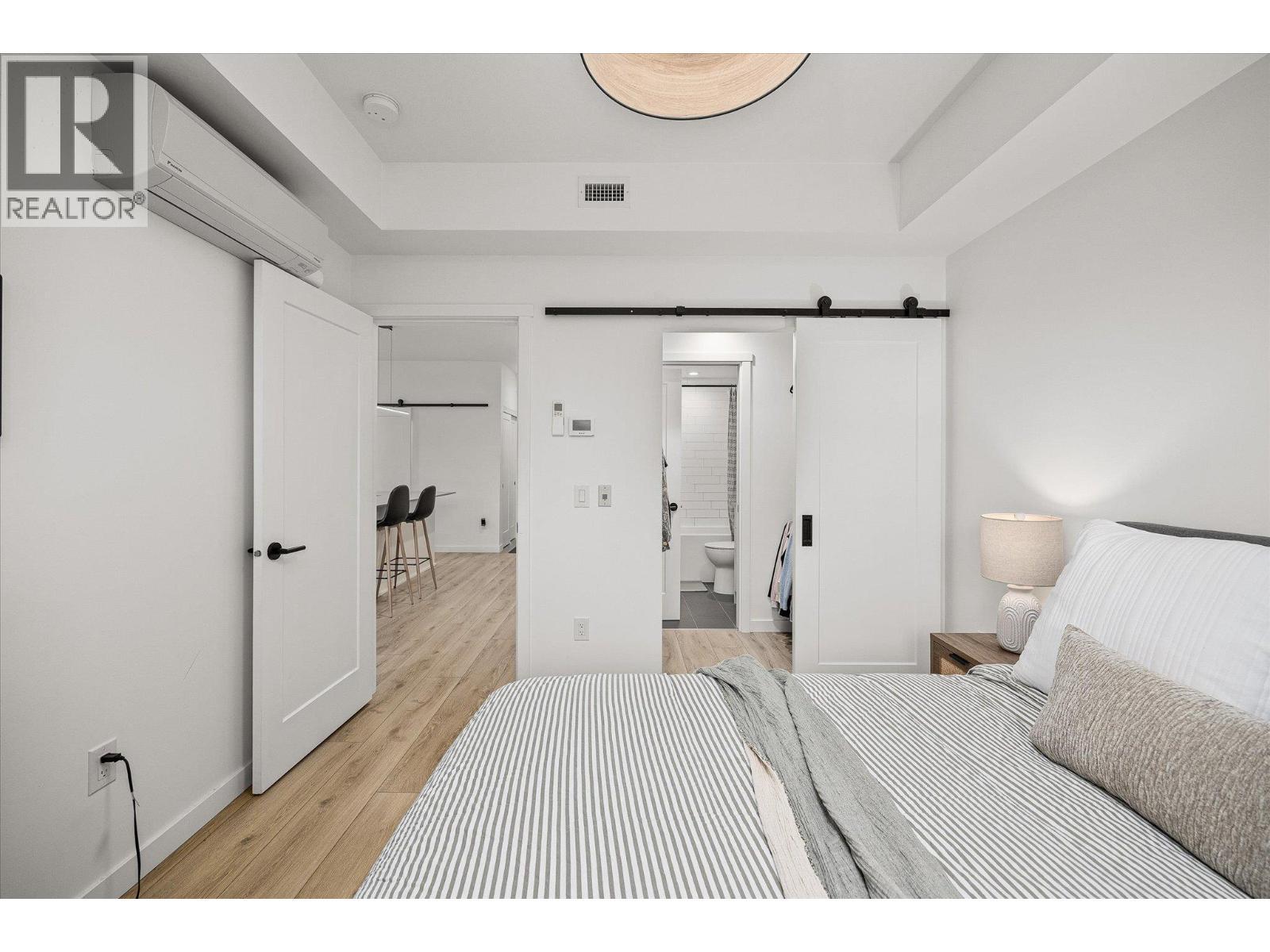 Access to the cheater ensuite through the walk in closet - 660 Cawston Avenue Unit# 313, Kelowna, BC - Indoor Photo Showing Bedroom