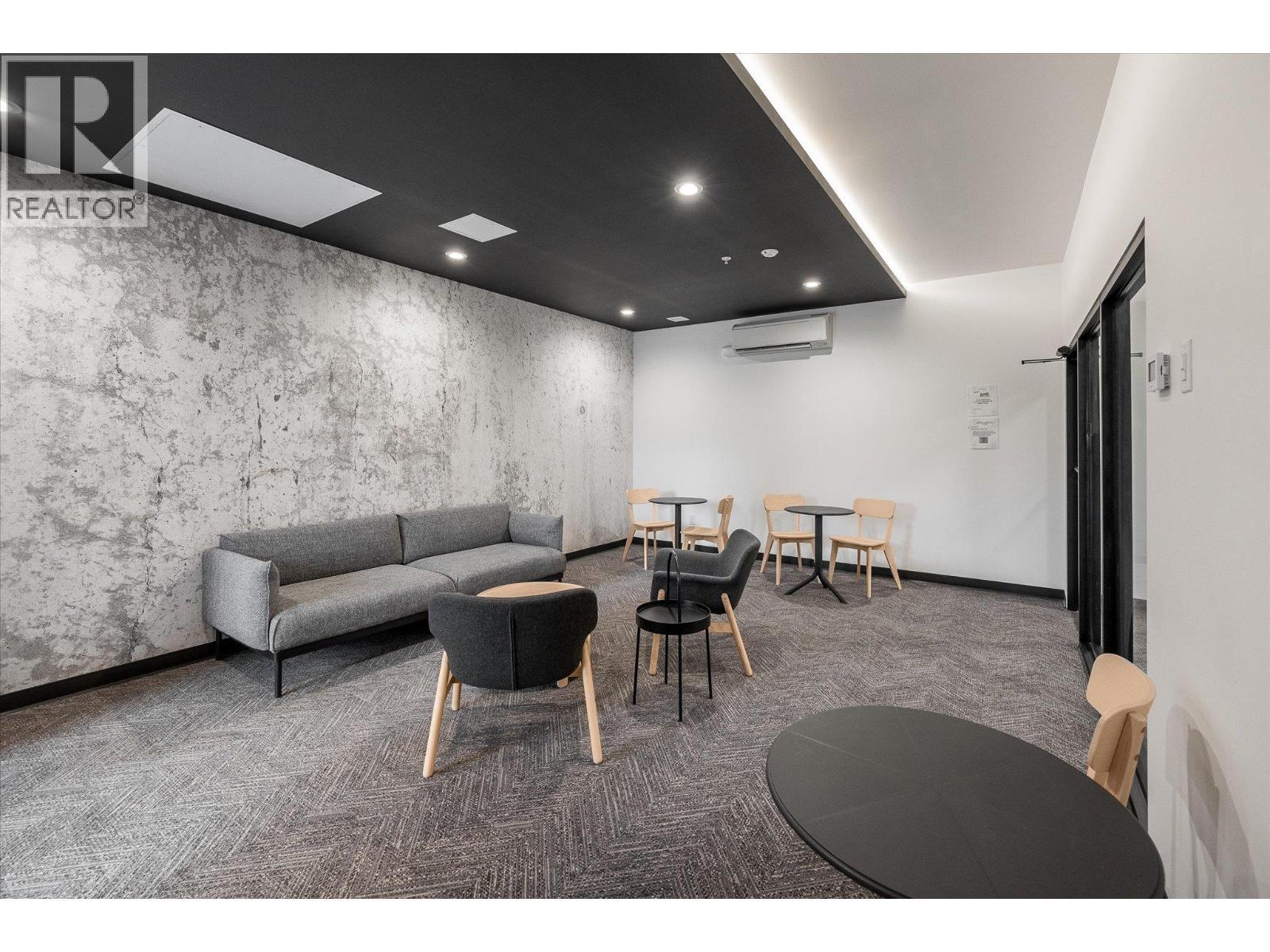 Main floor co-working space - 660 Cawston Avenue Unit# 313, Kelowna, BC - Indoor Photo Showing Other Room