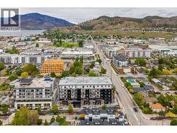 So close to Knox Mountain Park -