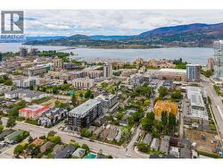 Walking distance to Okanagan Lake -