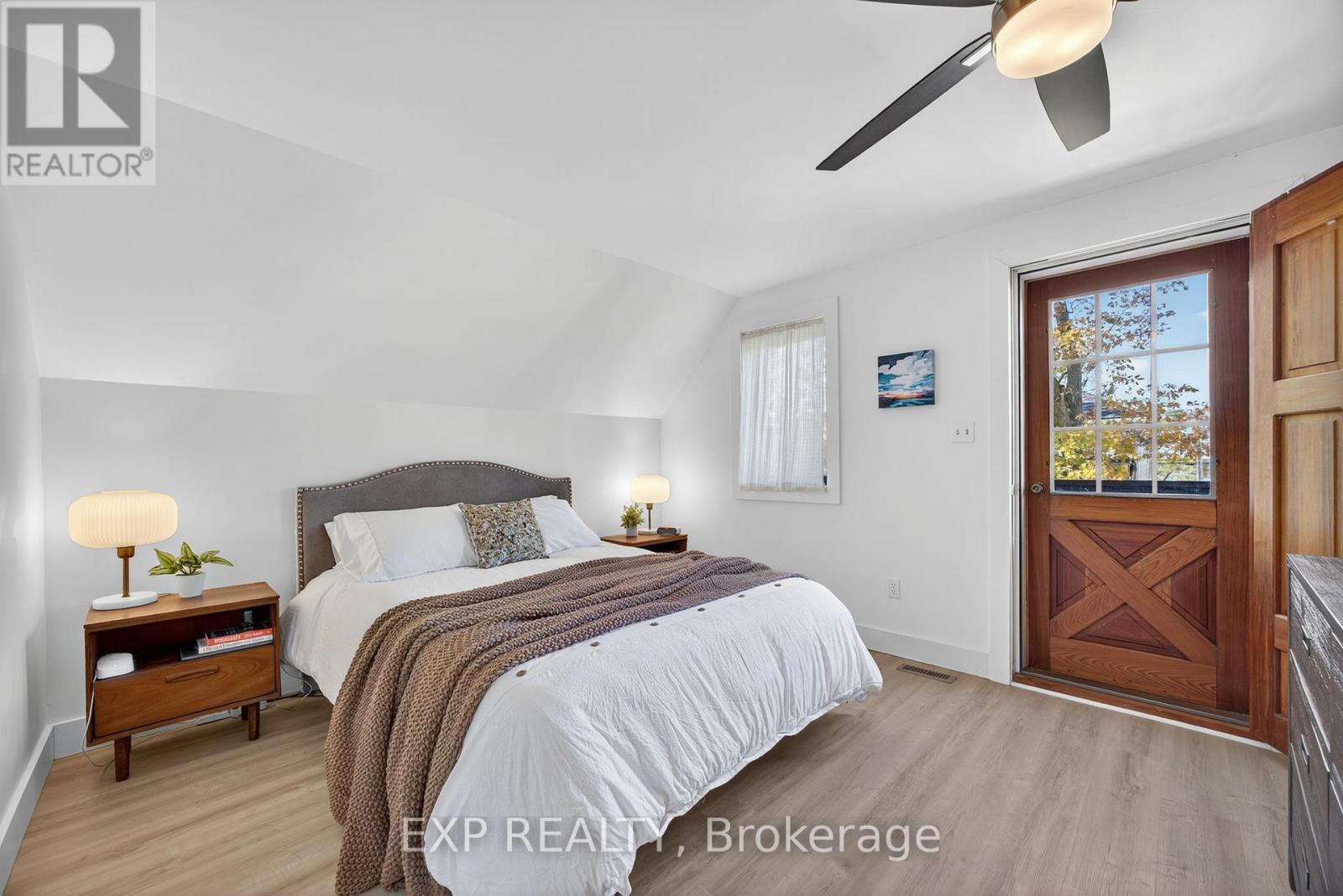 154 Park Road, Tiny, ON - Indoor Photo Showing Bedroom