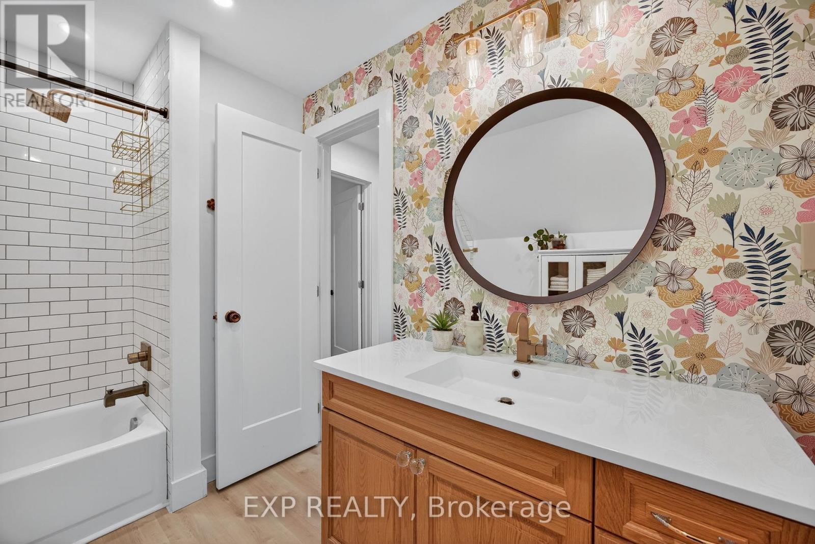 154 Park Road, Tiny, ON - Indoor Photo Showing Bathroom
