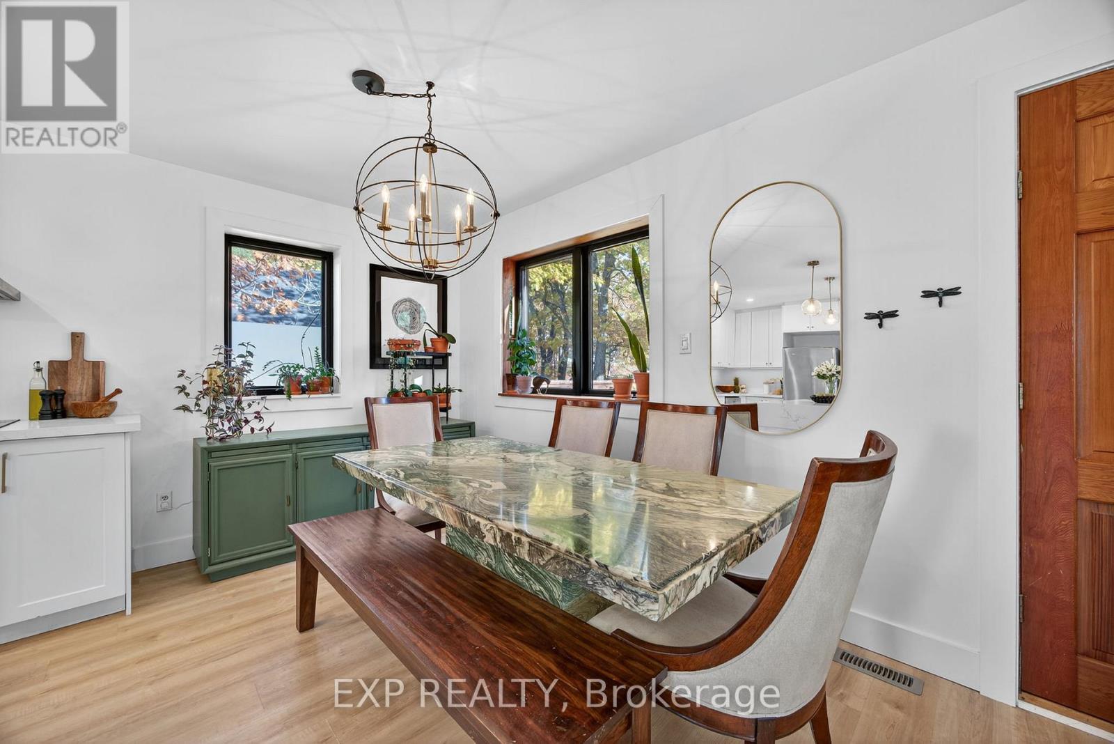 154 Park Road, Tiny, ON - Indoor Photo Showing Dining Room
