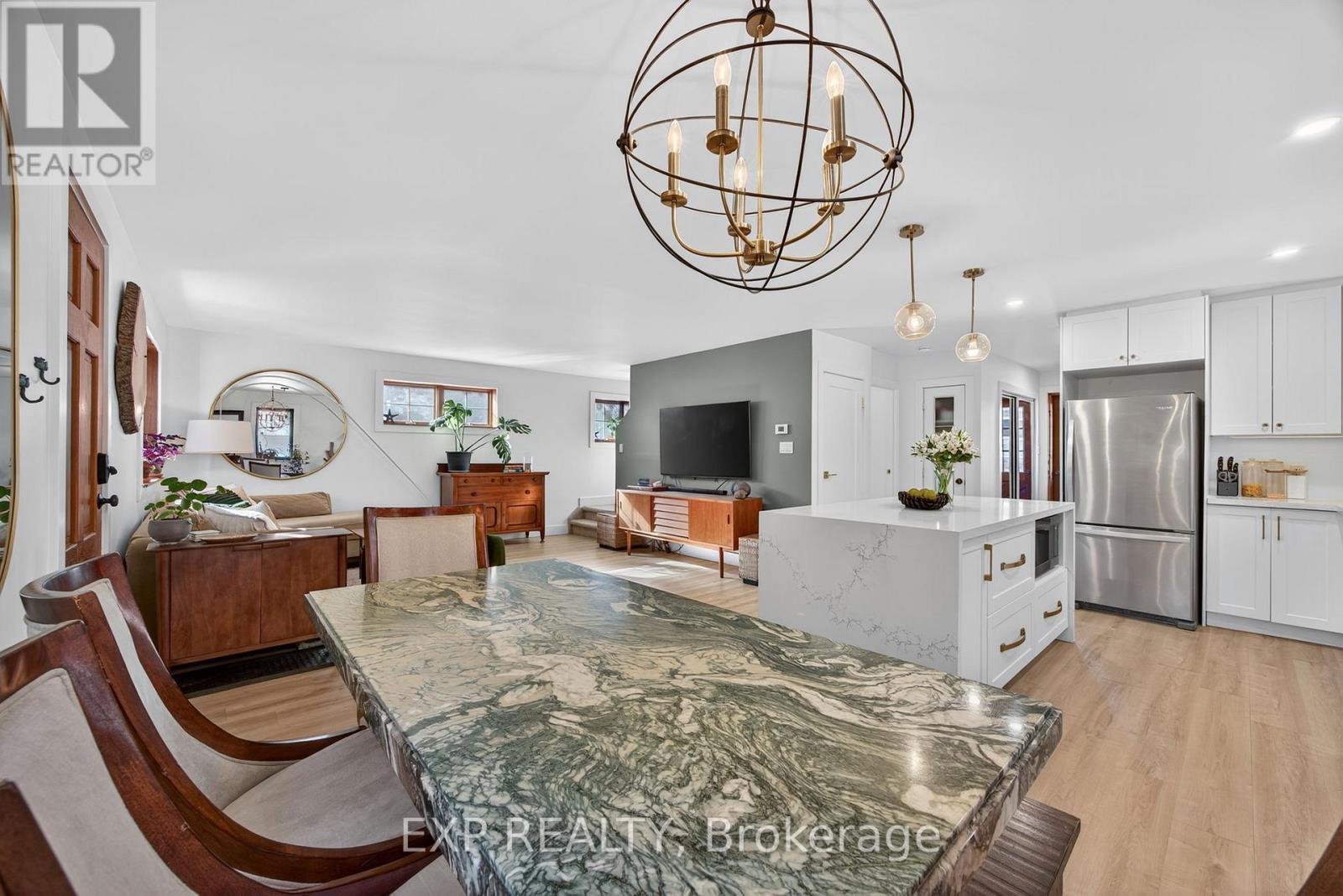 154 Park Road, Tiny, ON - Indoor Photo Showing Dining Room