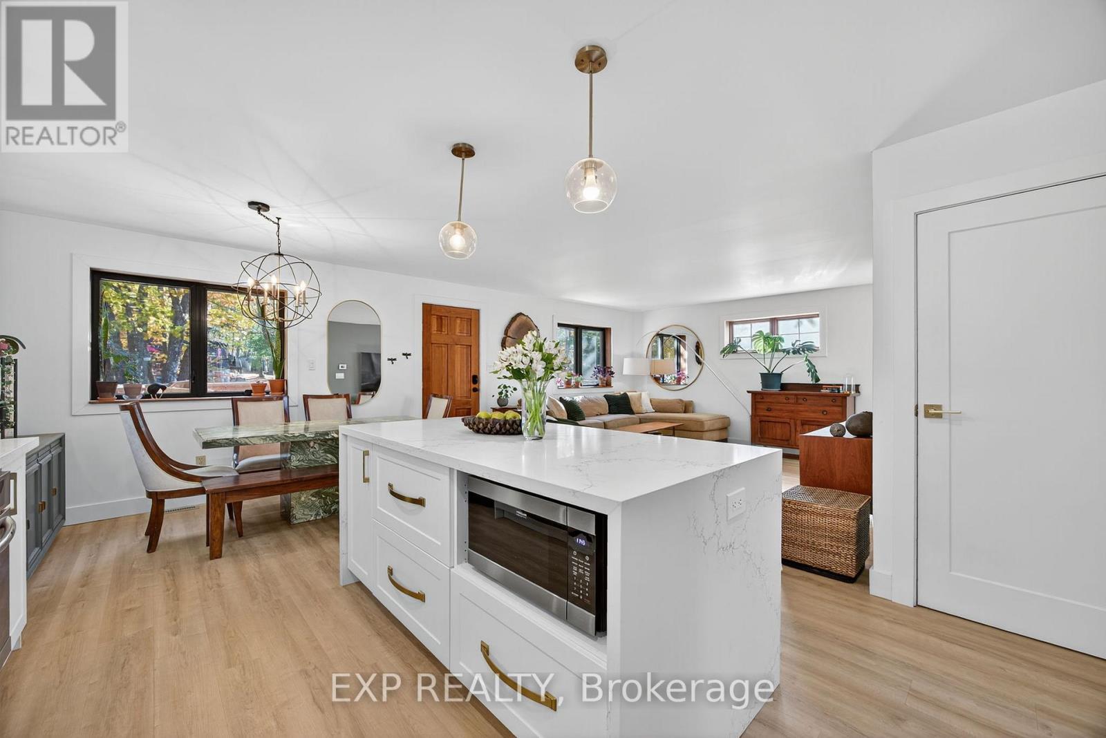 154 Park Road, Tiny, ON - Indoor Photo Showing Kitchen