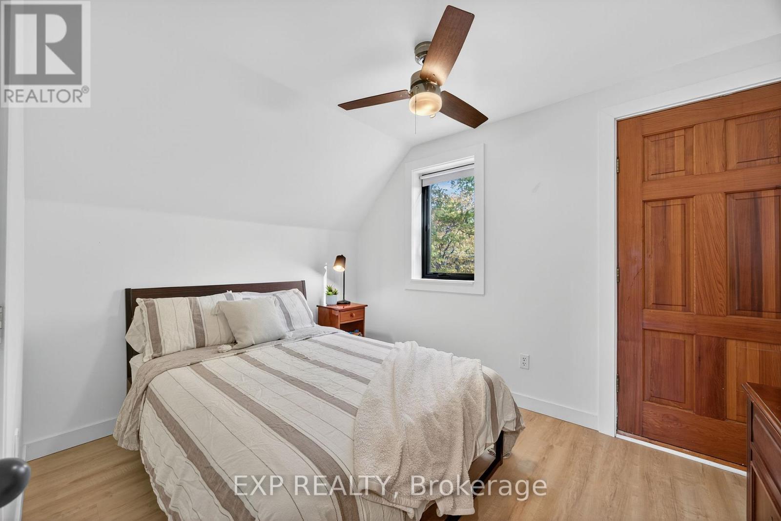 154 Park Road, Tiny, ON - Indoor Photo Showing Bedroom