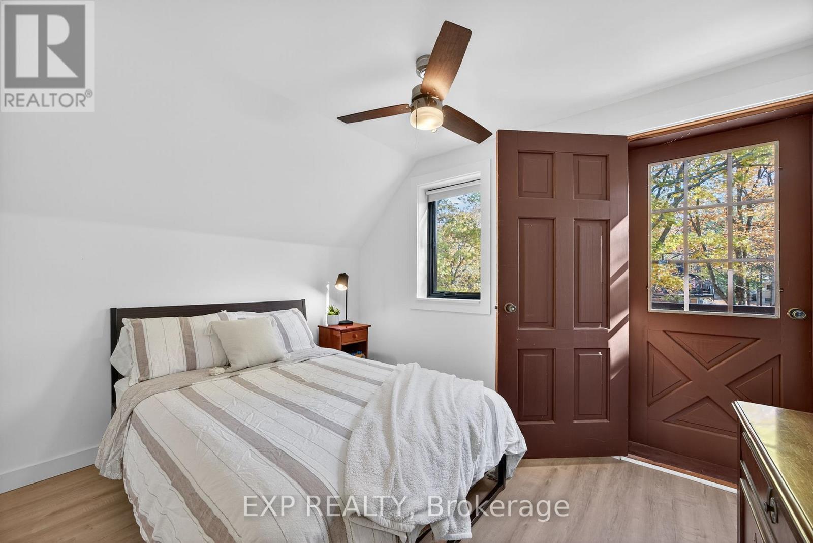 154 Park Road, Tiny, ON - Indoor Photo Showing Bedroom