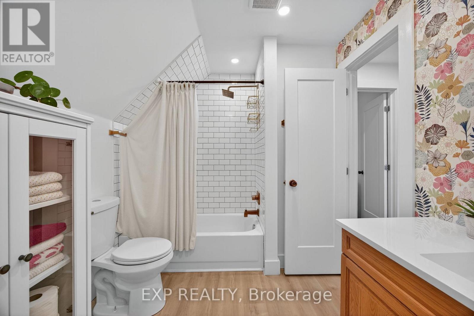 154 Park Road, Tiny, ON - Indoor Photo Showing Bathroom