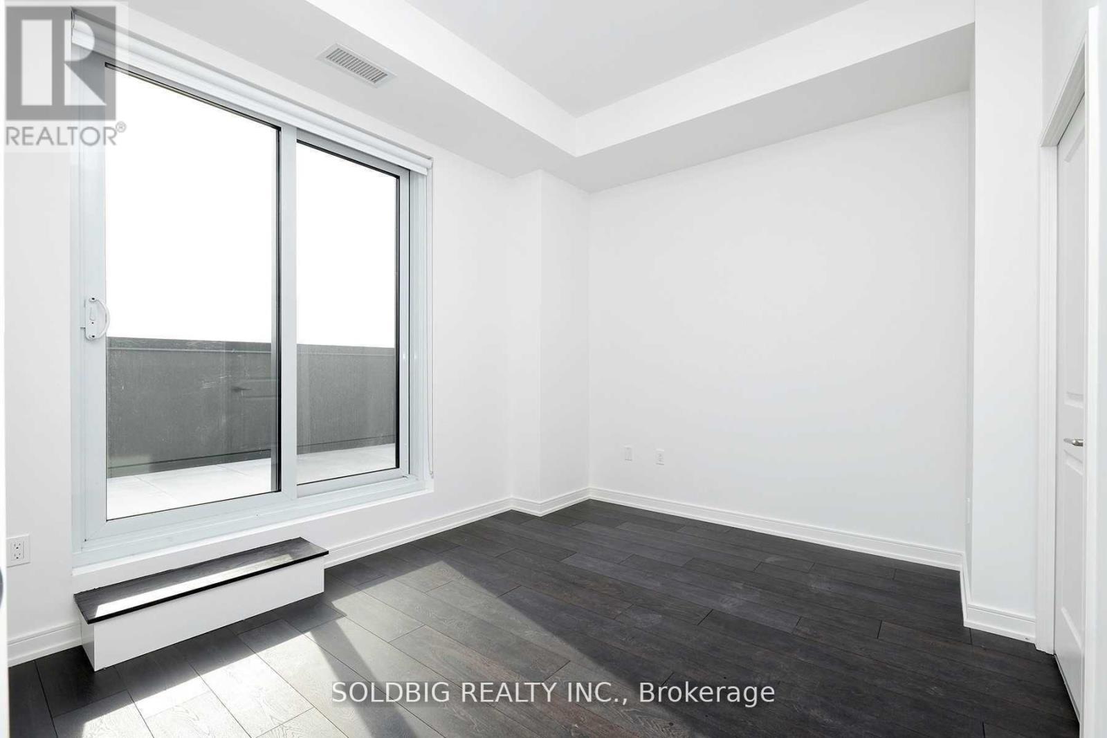 Ph09 - 8 Nahani Way, Mississauga, ON - Indoor Photo Showing Other Room