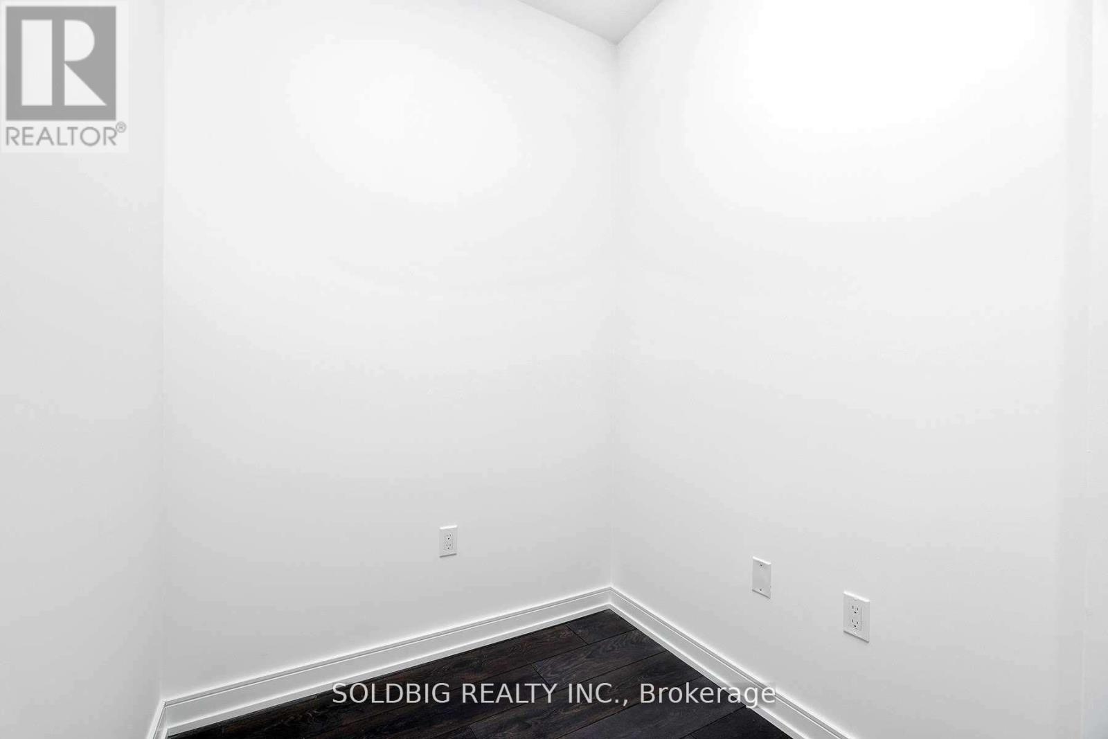 Ph09 - 8 Nahani Way, Mississauga, ON - Indoor Photo Showing Other Room