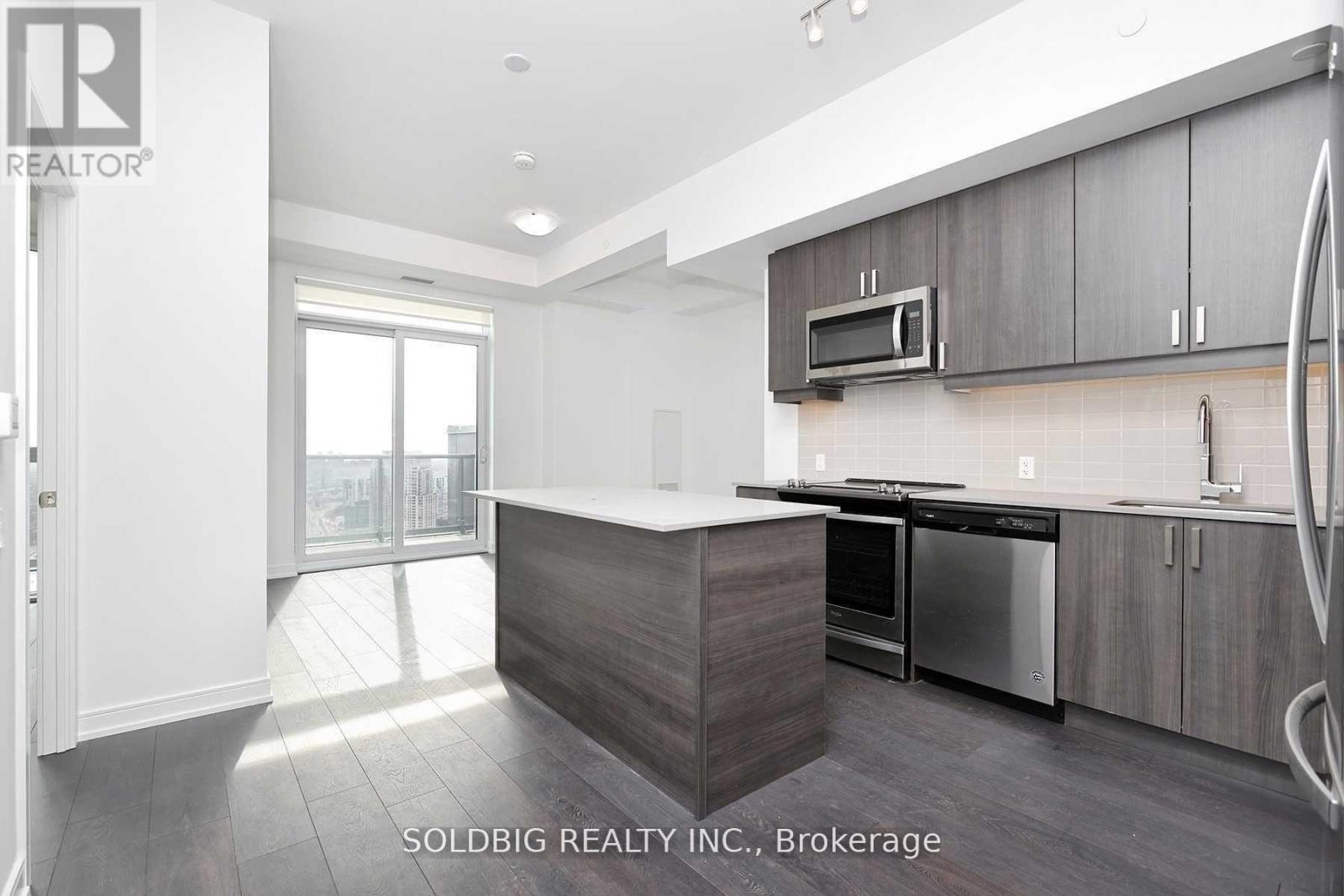 Ph09 - 8 Nahani Way, Mississauga, ON - Indoor Photo Showing Kitchen