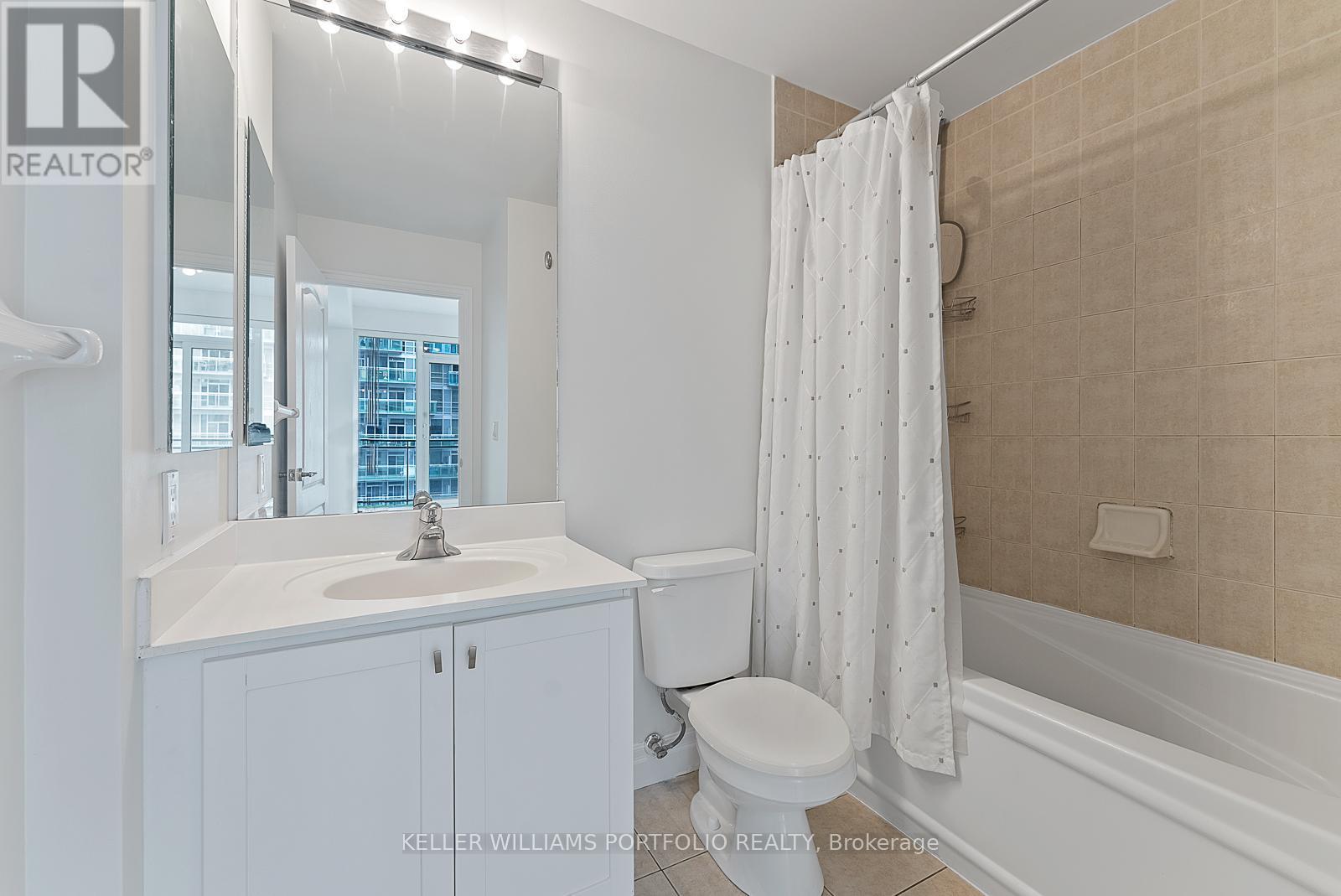2308 - 2121 Lake Shore Boulevard W, Toronto, ON - Indoor Photo Showing Bathroom