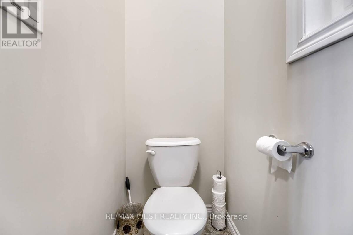 1200 Langley Circle, Oshawa, ON - Indoor Photo Showing Bathroom