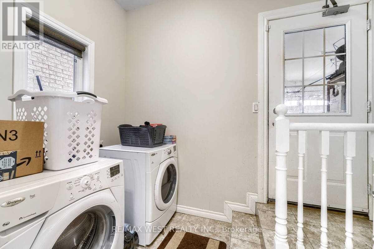 1200 Langley Circle, Oshawa, ON - Indoor Photo Showing Laundry Room