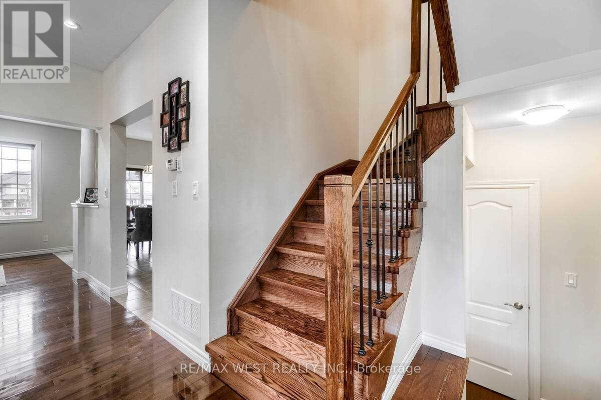 1200 Langley Circle, Oshawa, ON - Indoor Photo Showing Other Room