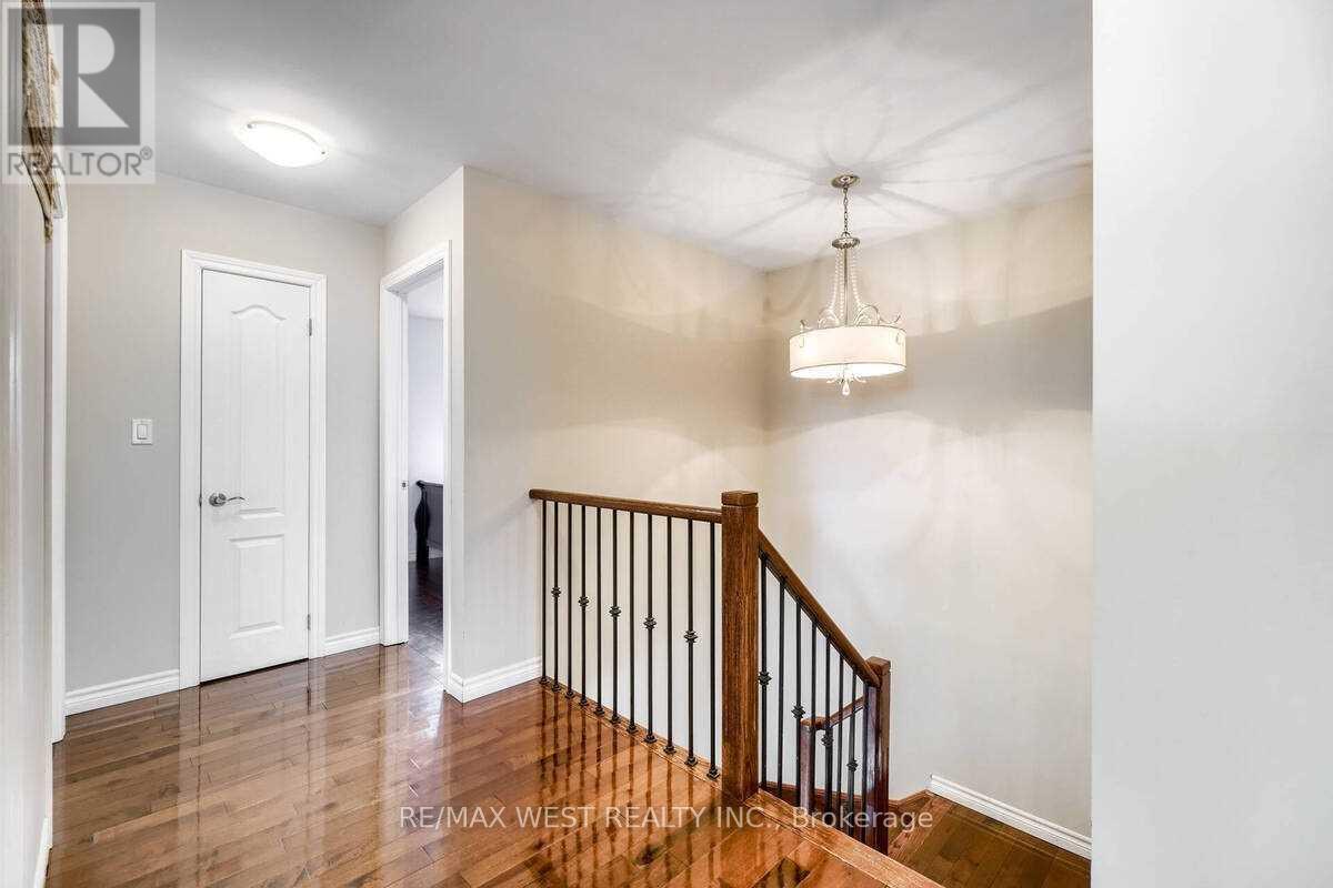 1200 Langley Circle, Oshawa, ON - Indoor Photo Showing Other Room