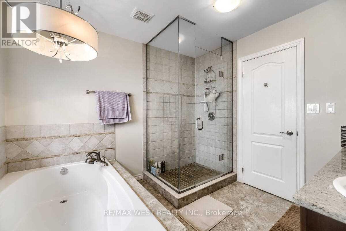 1200 Langley Circle, Oshawa, ON - Indoor Photo Showing Bathroom