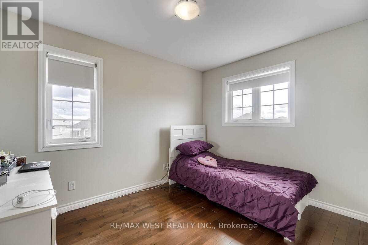 1200 Langley Circle, Oshawa, ON - Indoor Photo Showing Bedroom