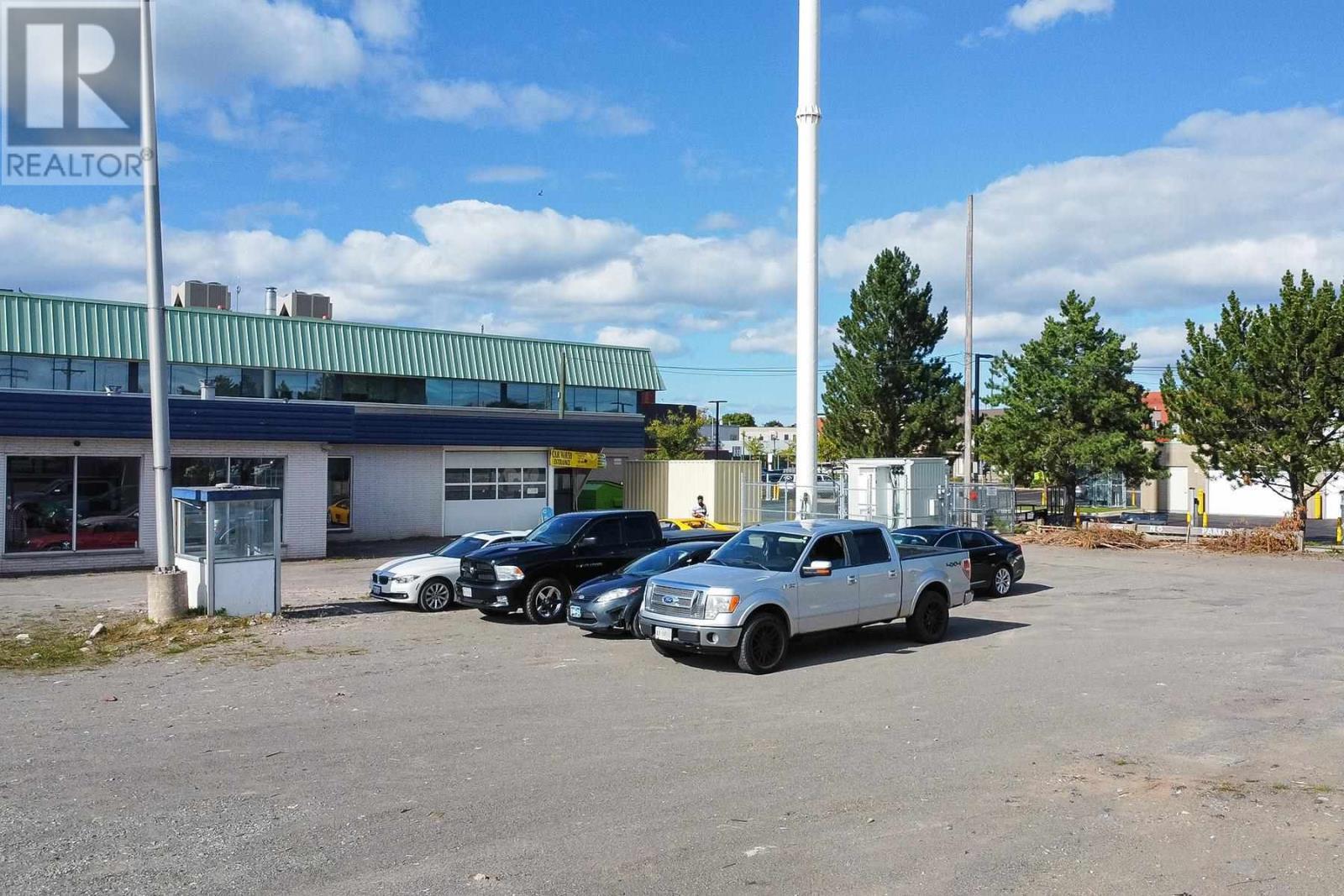 32 Bay St, Sault Ste. Marie, ON