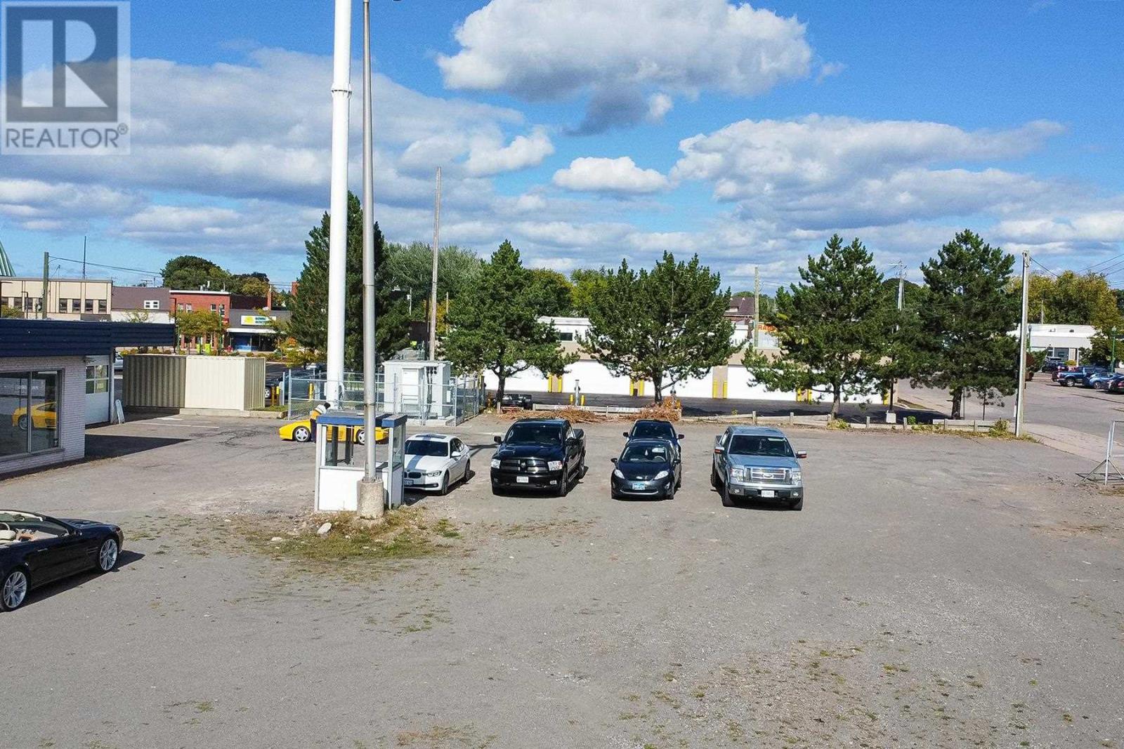 32 Bay St, Sault Ste. Marie, ON