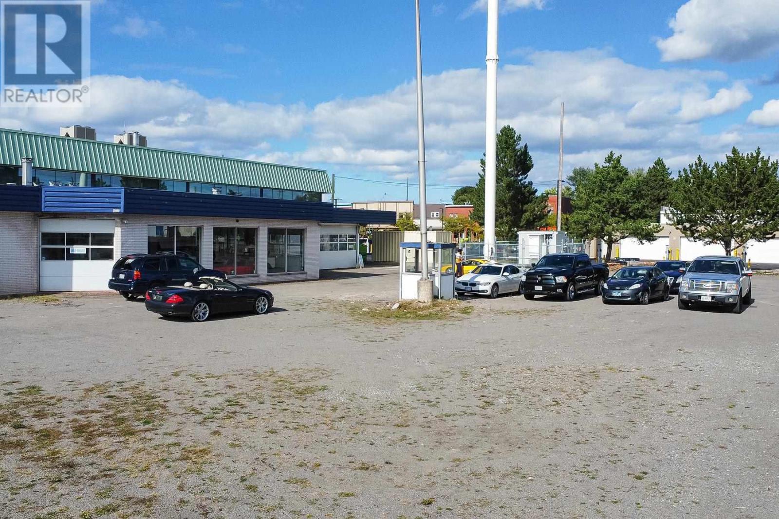 32 Bay St, Sault Ste. Marie, ON