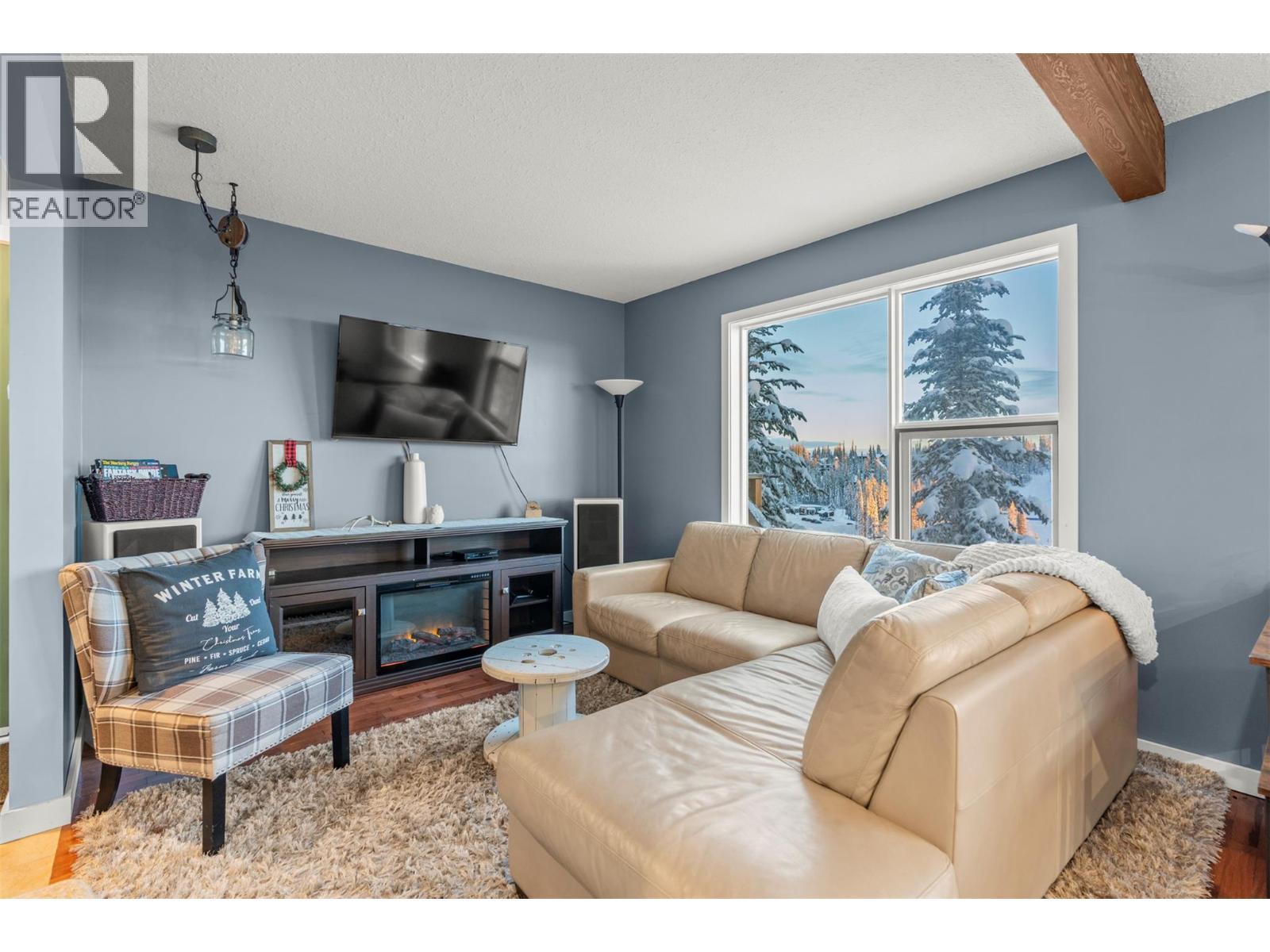 9807A Silver Star Road Lot# 1, Silver Star, BC - Indoor Photo Showing Living Room
