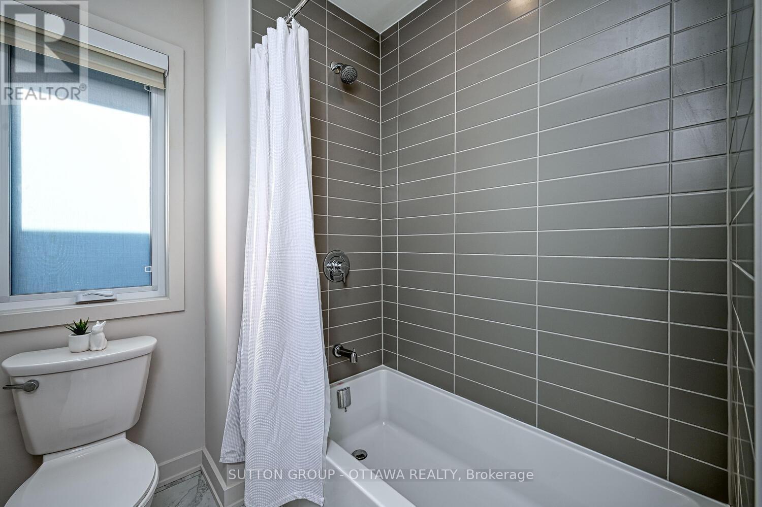 732 Wooler Place, Ottawa, ON - Indoor Photo Showing Bathroom