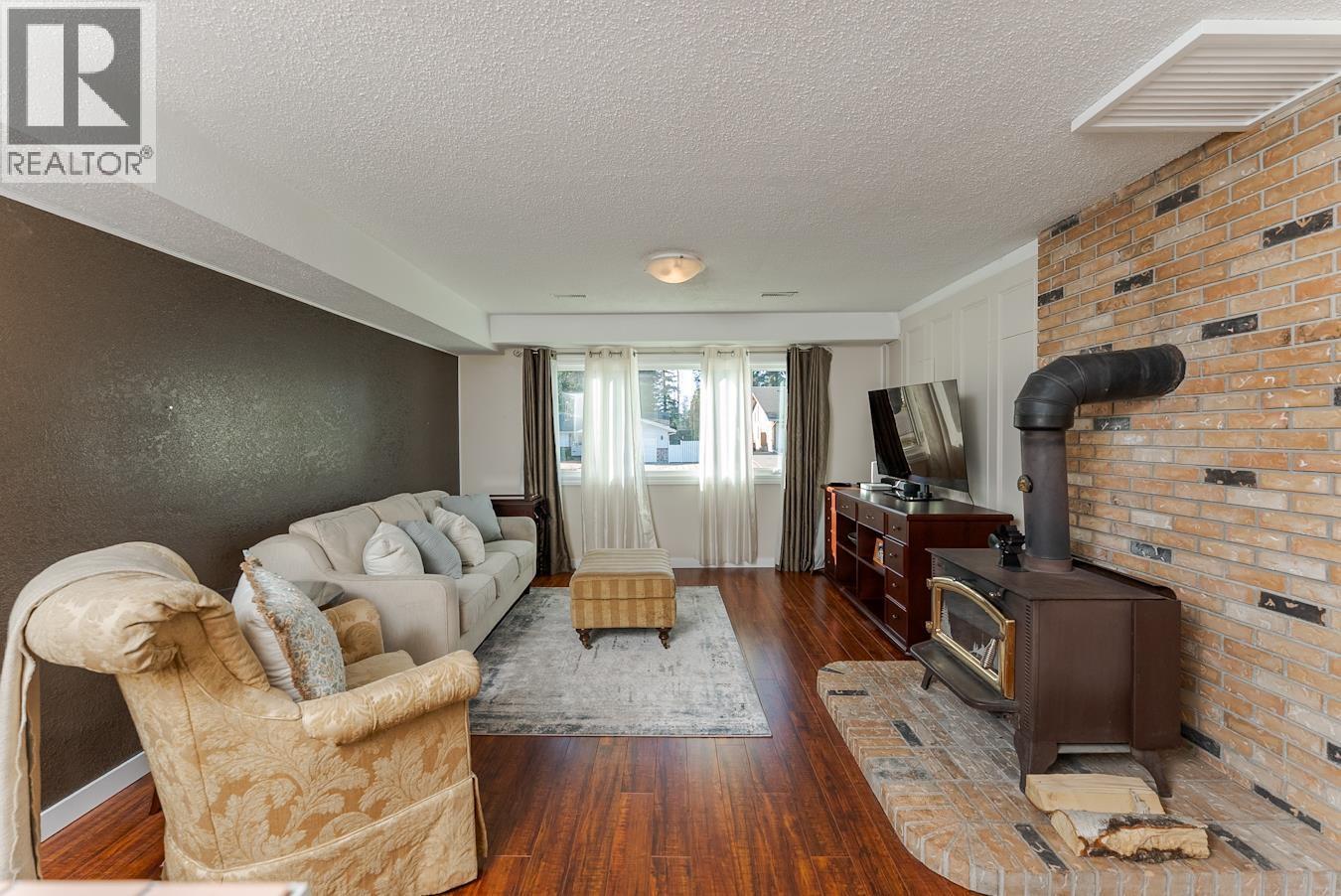 2650 Ridgeview Drive, Prince George, BC - Indoor Photo Showing Living Room