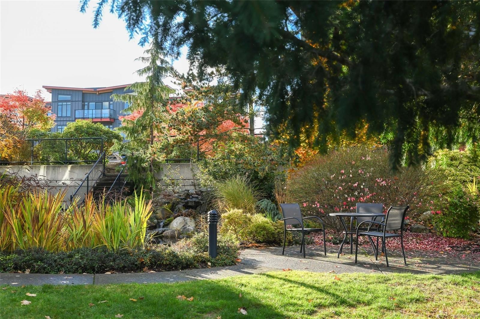 146-2300 Mansfield Dr, Courtenay, BC - Outdoor