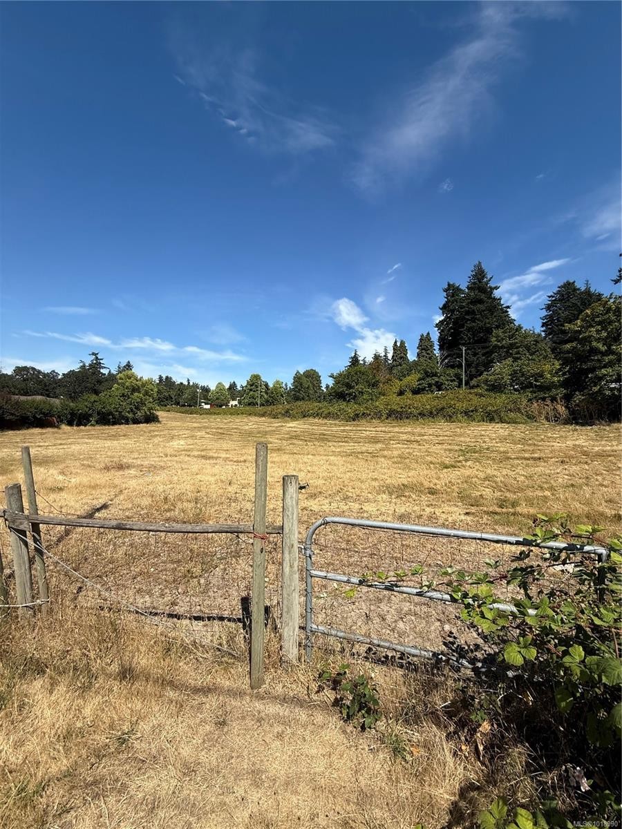 3876 Holland Ave, Saanich, BC