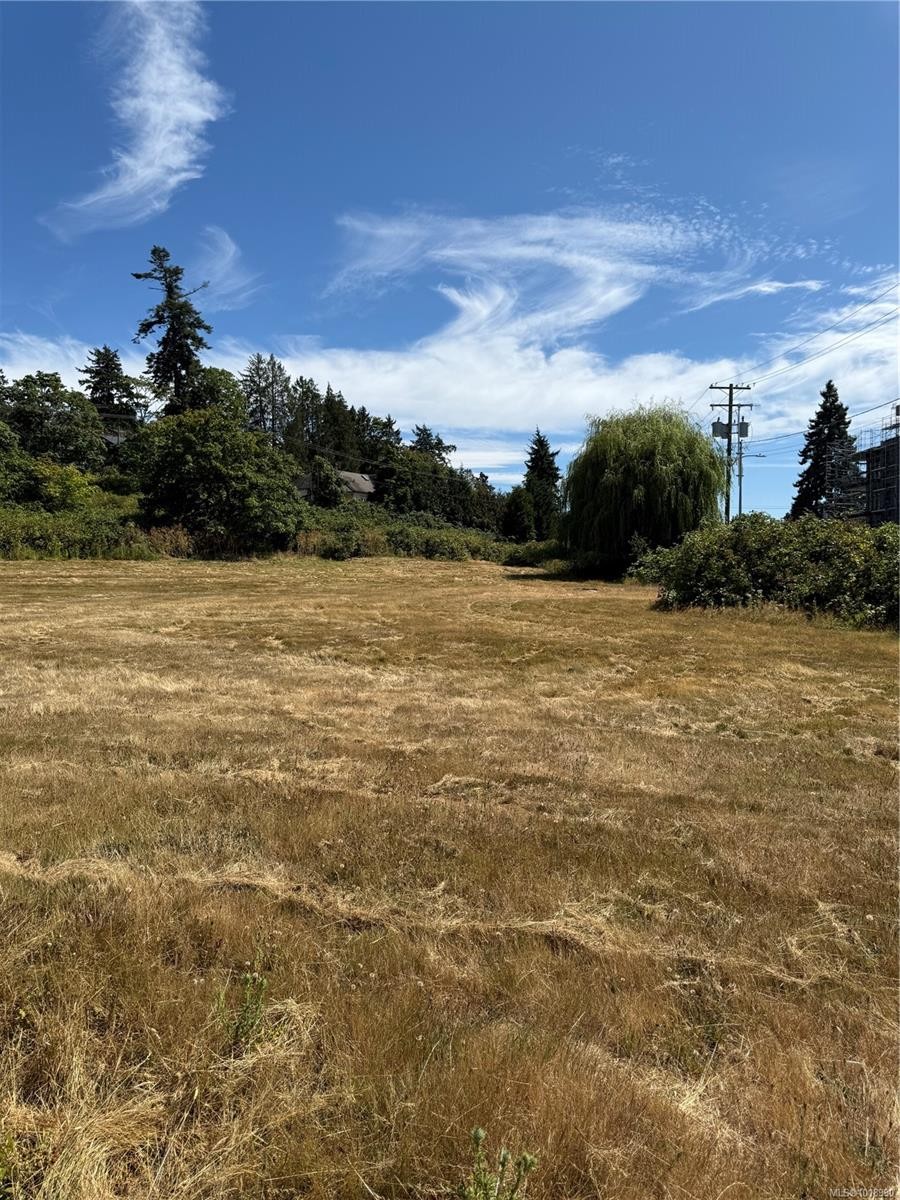 3876 Holland Ave, Saanich, BC