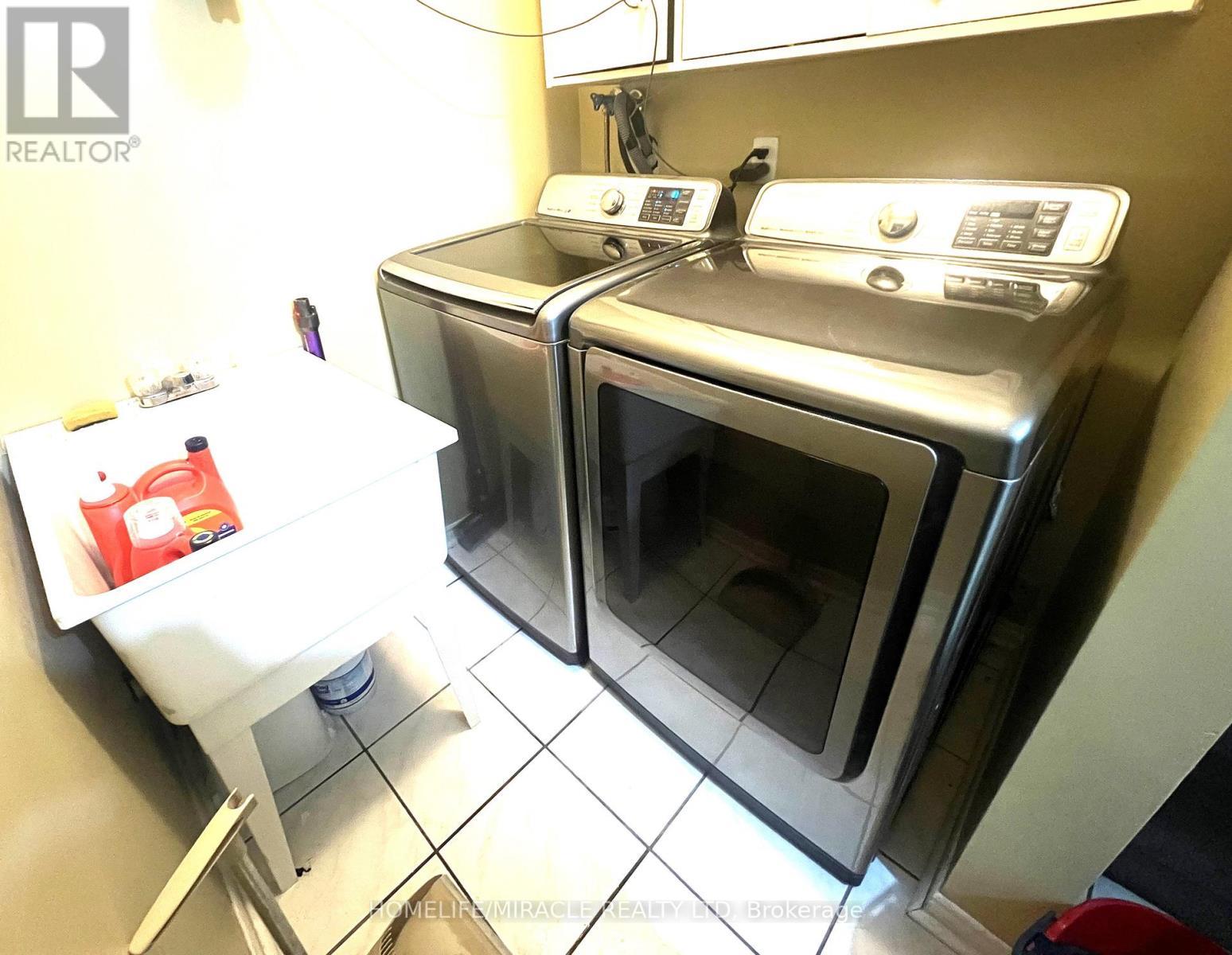 Bsmt - 87 Mosley Crescent, Brampton, ON - Indoor Photo Showing Laundry Room