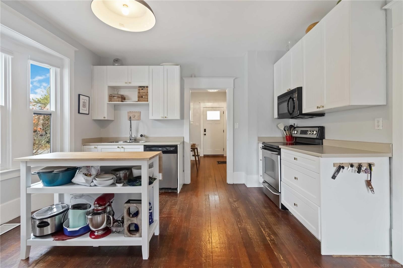 3354 Harriet Rd, Saanich, BC