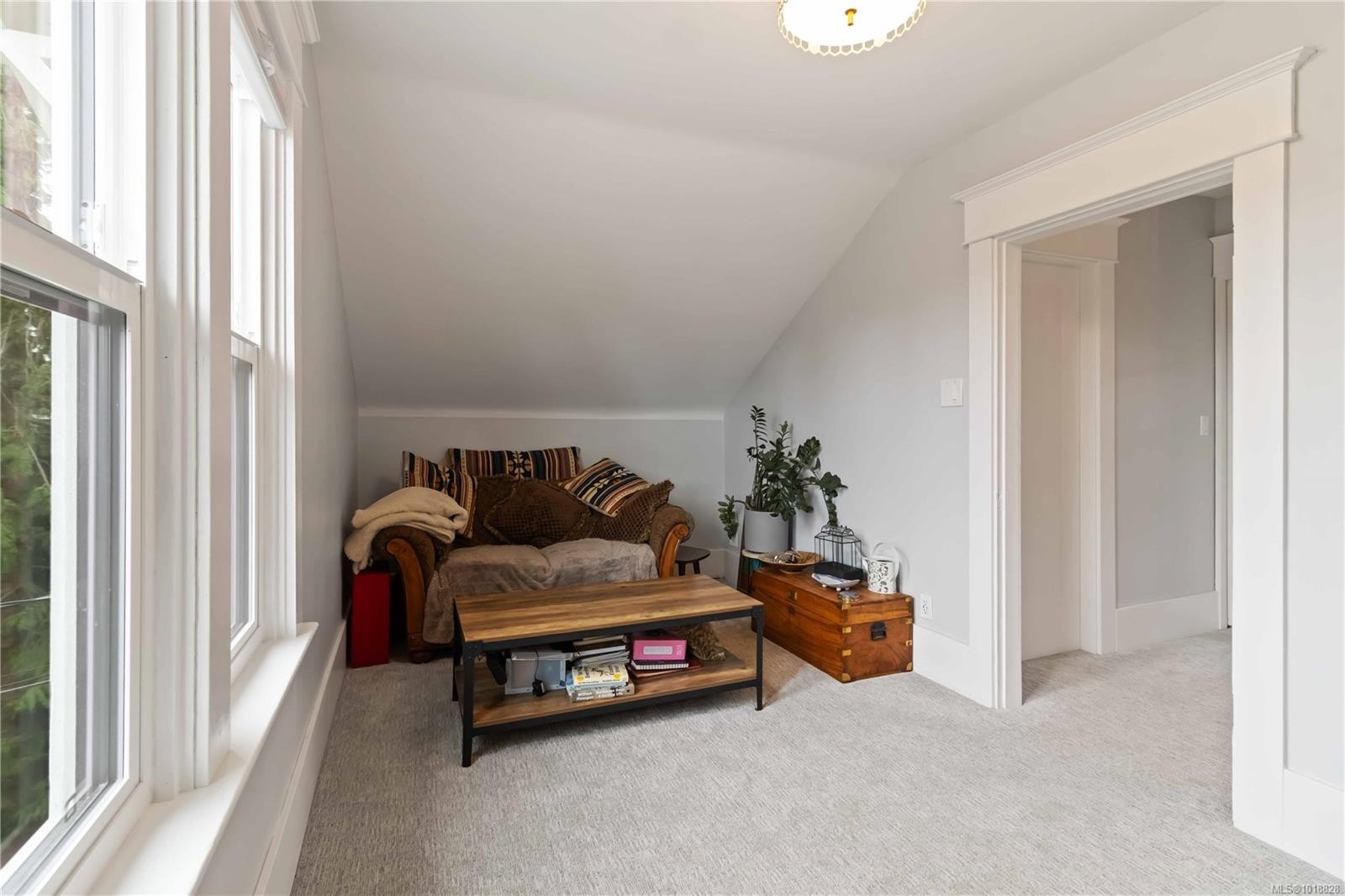 3354 Harriet Rd, Saanich, BC