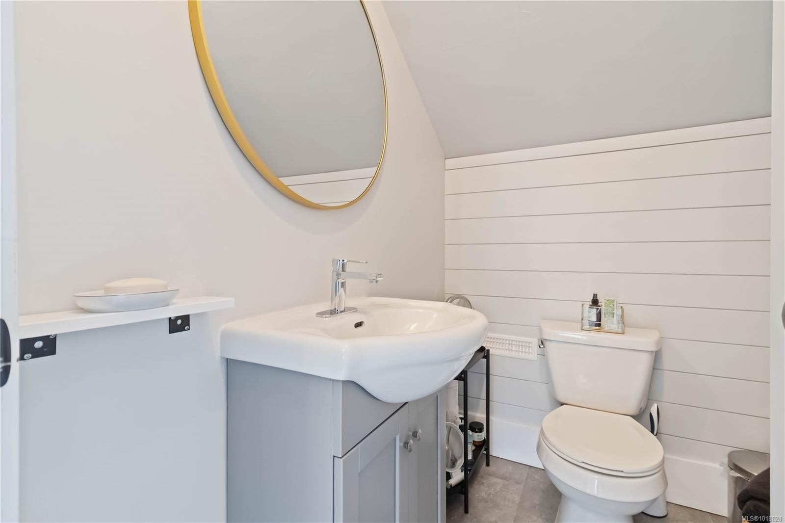 3354 Harriet Rd, Saanich, BC