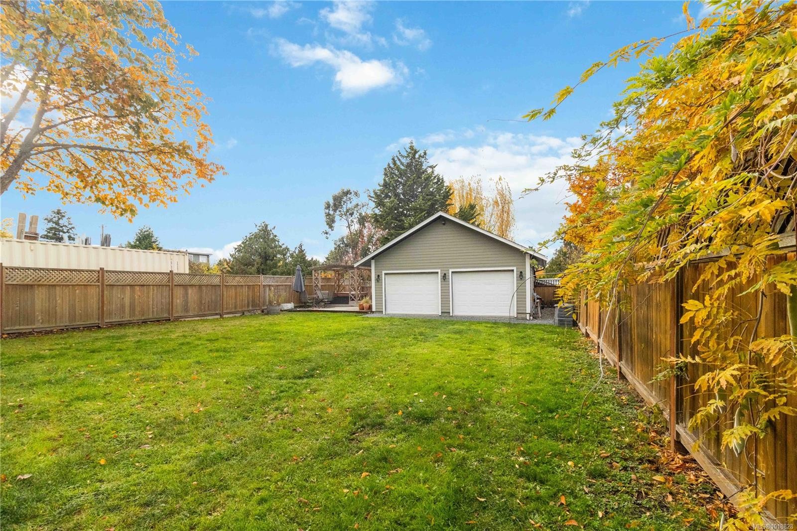 3354 Harriet Rd, Saanich, BC