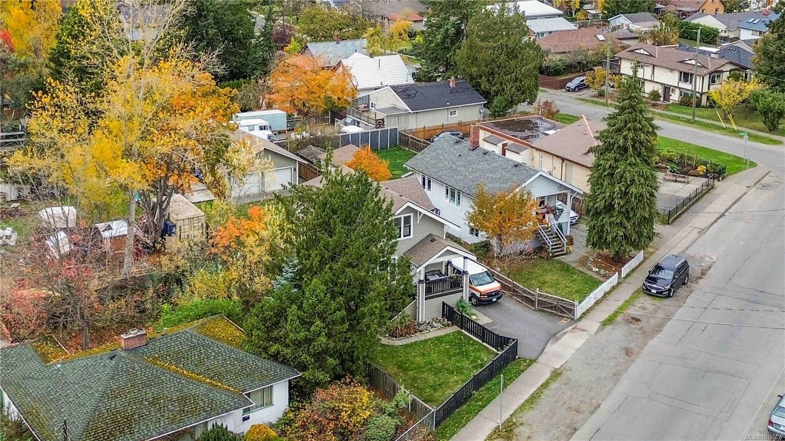 3354 Harriet Rd, Saanich, BC