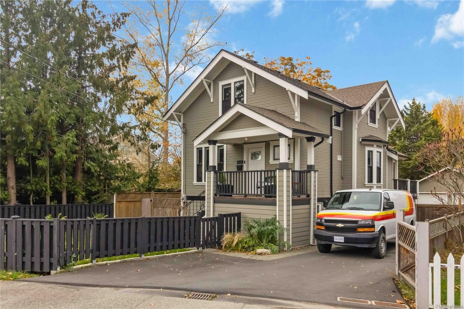 3354 Harriet Rd, Saanich, BC