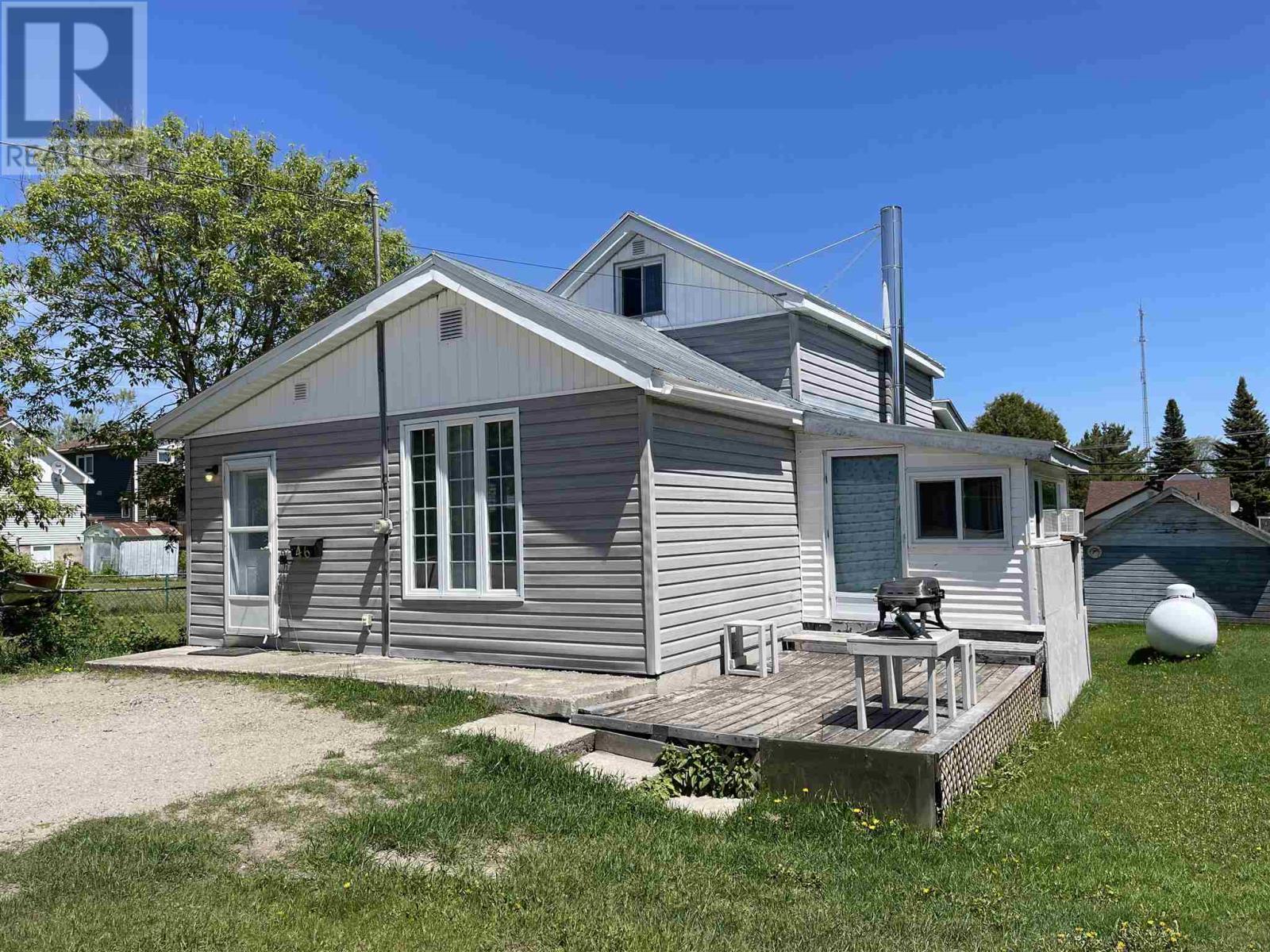 46 Queen St, Chapleau, ON - Outdoor