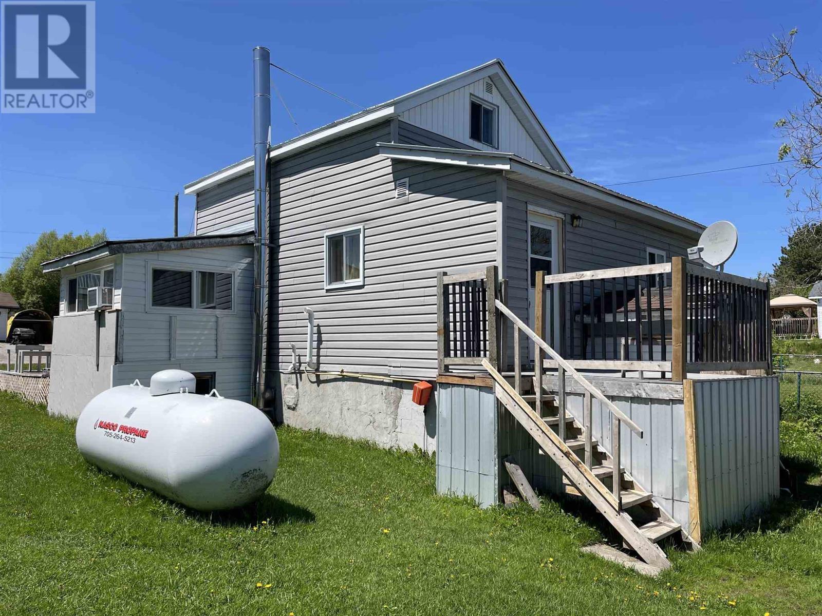46 Queen St, Chapleau, ON - Outdoor