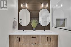 Spa-like ensuite with dual sinks -