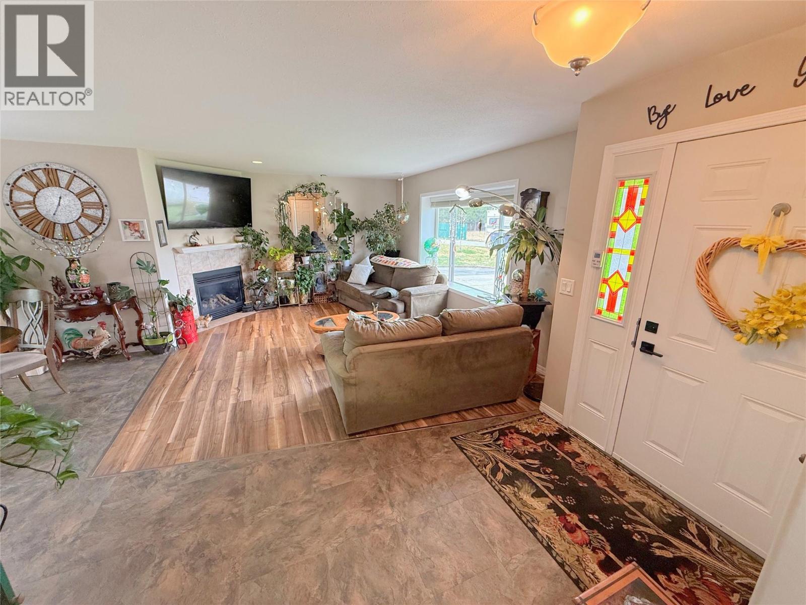 8 Eagle Crescent, Princeton, BC - Indoor Photo Showing Living Room With Fireplace