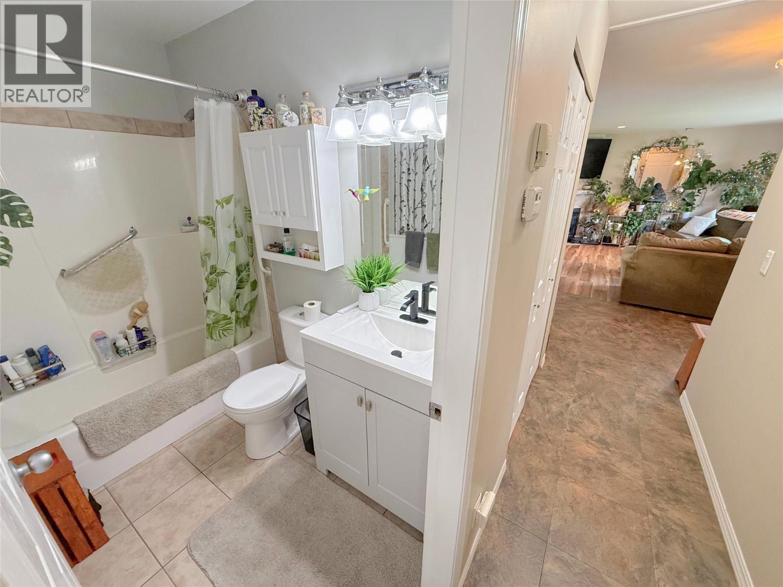 8 Eagle Crescent, Princeton, BC - Indoor Photo Showing Bathroom