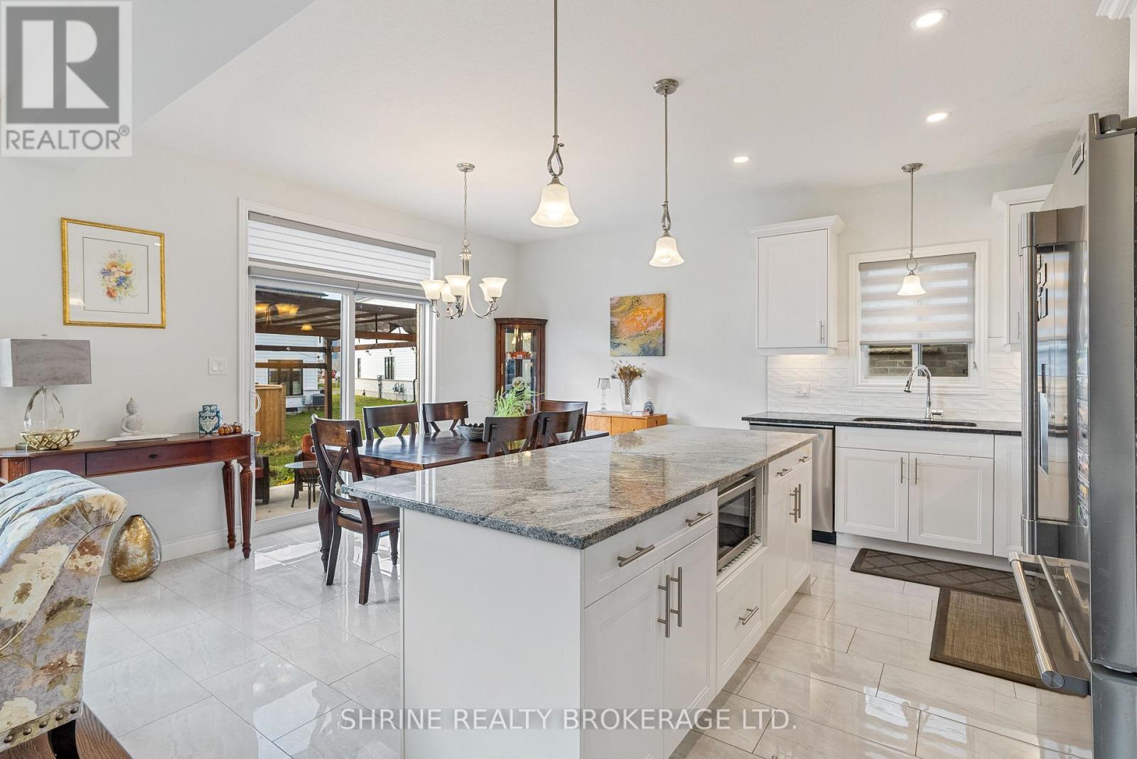 3719 Somerston Crescent, London South (South W), ON - Indoor Photo Showing Kitchen With Upgraded Kitchen