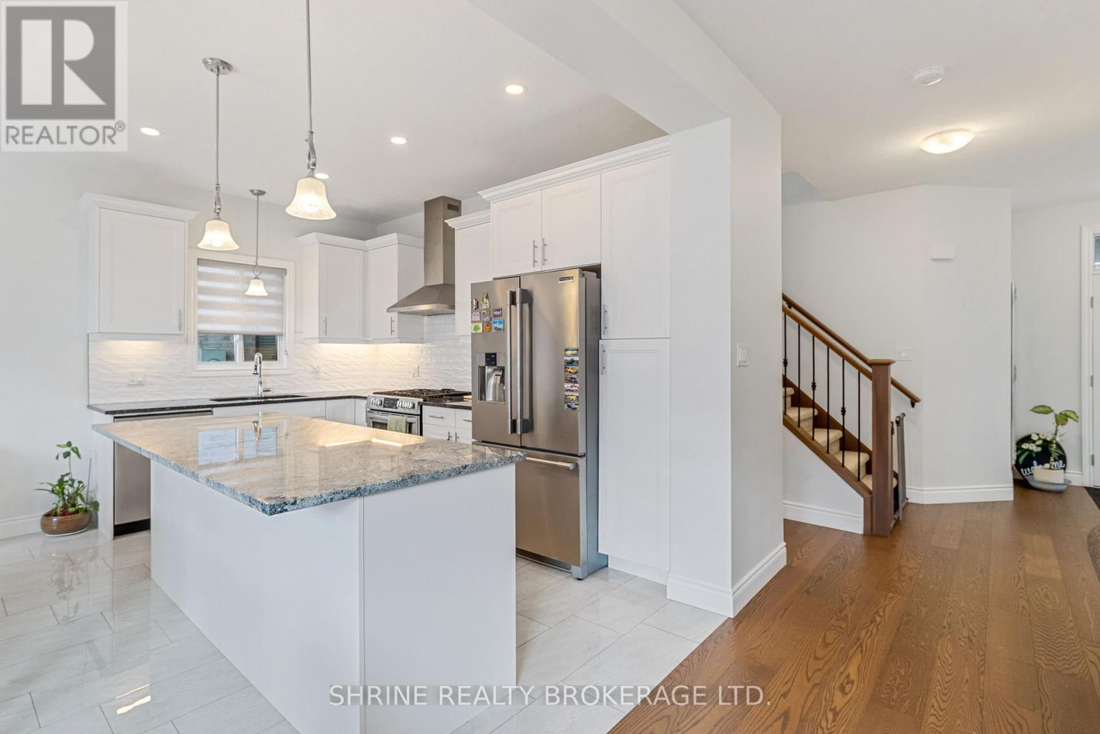 3719 Somerston Crescent, London South (South W), ON - Indoor Photo Showing Kitchen With Upgraded Kitchen