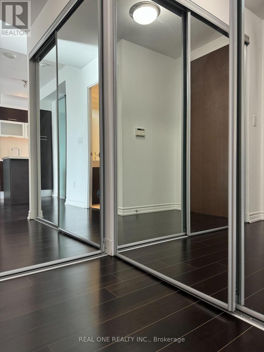 4208 - 386 Yonge Street, Toronto, ON - Indoor Photo Showing Other Room